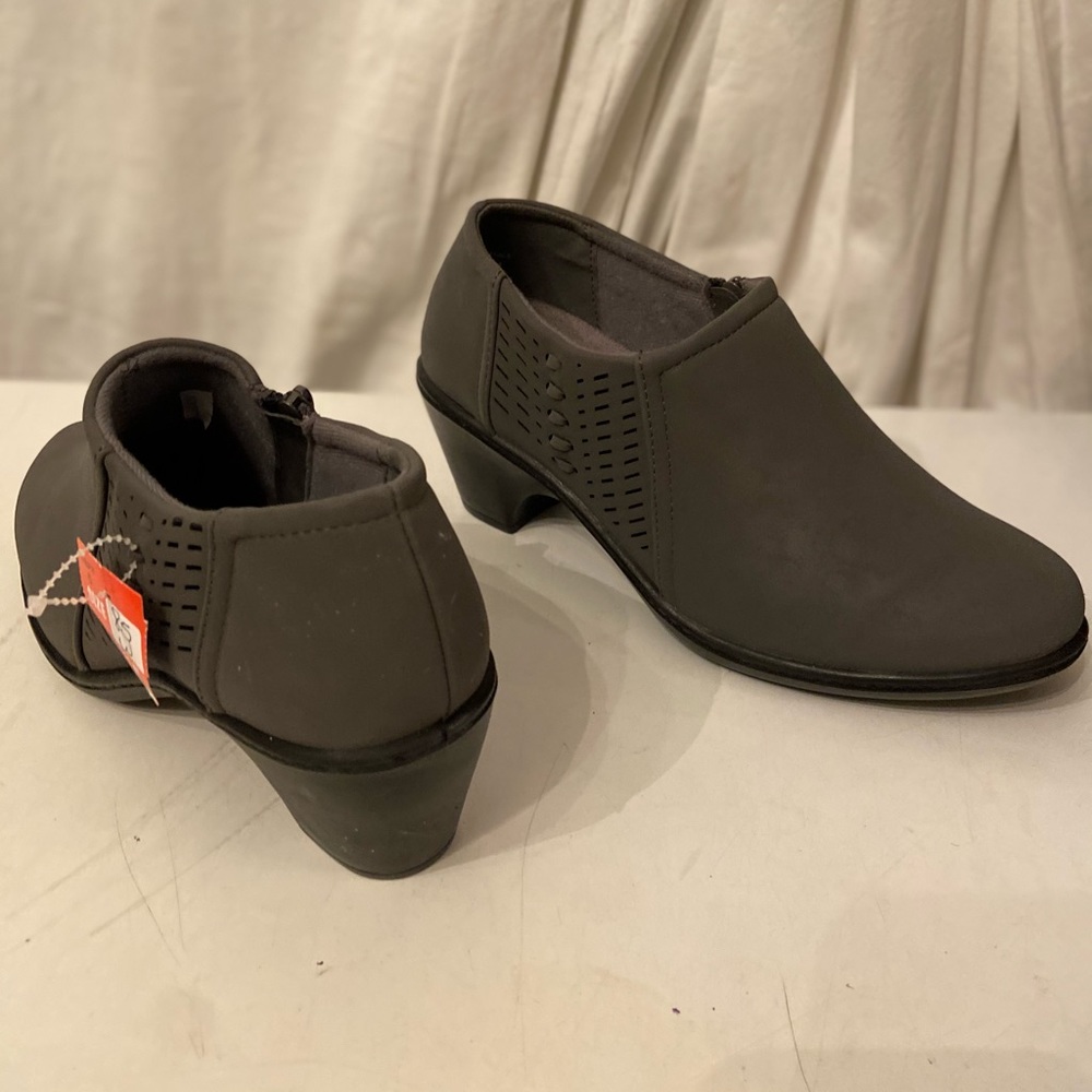East Streets gray ankle booties size 8.5W NWT - Picture 4 of 7